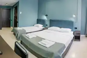 Standartnyy tryohmestnyy nomer, zavtrak vklyuchen Apartments