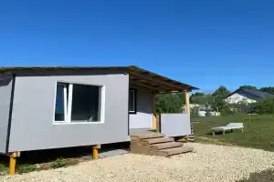 Letnie domiki s saunoy ryadom s ozerom Konduki Cottage, Zaokskiy