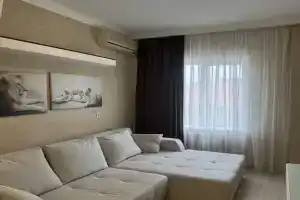 Uyutnaya sovremennaya , s dizaynerskim remontom ryadom s tsentrom Apartments, Mariupol