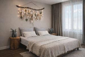 s zakrytoy parkovkoy pod videonablyudeniem Apartments