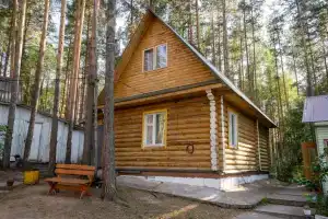 Dom 4 v lesu u reki Cottage, Chaykovsky