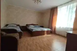 Komnata uluchshennyy ekonom na 3 chelovek s dopolnitelnym mestom Apartments, Lazarevskoye