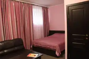 Dvuhmestnyy nomer s 1 krovatyu standart Apartments, Vol'sk