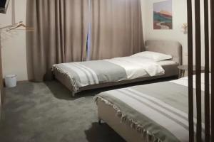 Dvuhmestnyy nomer s 2 otdelnymi krovatyami tvin Apartments, Makhachkala