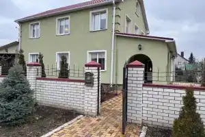 Guest house v tihom meste, Otradnoye