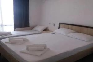 Tryohmestnyy nomer komfort Apartments, Alakhadzi