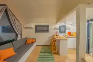 Dom na kolyosah Cottage, Bogazkent