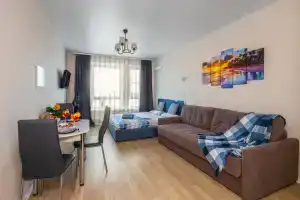 Bolshaya stilnaya studiya vozle TTs Salaris Apartments, Kartmazovo