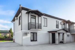 BroNau Albatros Guest house, Gudauta