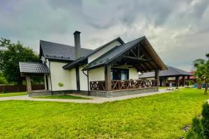 Kottedzh dlya otdyha vblizi lesa,s otdelnoy territoriey i baney Cottage