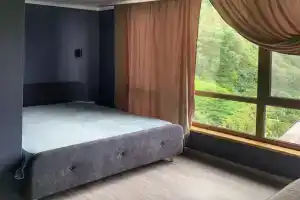 Chetyryohmestnyy nomer s panoramnym vidom Apartments, Novyjj Afon