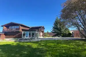 Uyutnyy dvuhetazhnyy kottedzh s tremya izolirovannymi spalnyami Cottage, Khabarovskaya