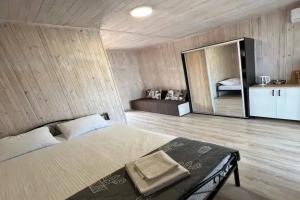 Chetyryohmestnyy nomer delyuks Apartments, Berdyansk