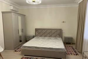 Dvuhmestnyy nomer s 1 krovatyu standart s vidom na gorod Apartments, Makhachkala