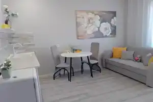Uyutnaya studiya ryadom s aeroportom Apartments, Ob'