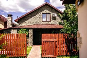 Dom s 3 spalnyami i otdelnaya kuhnya Cottage, Balakovo