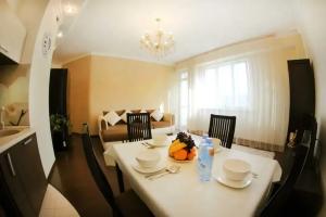 Dvuhkomnatnaya ryadom s TRTs Mega Apartments, Almaty