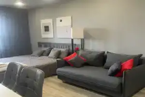 Stilnaya studiya u aeroporta Tolmachevo Apartments, Ob'