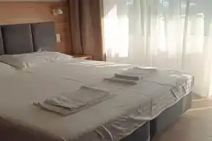 Dvuhmestnyy nomer s 2 otdelnymi krovatyami s vidom na more Apartments, Lazarevskoye