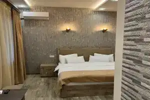 Dvuhmestnyy nomer s 1 krovatyu uyutnyy hostel nedaleko ot tsentra, v rayone Monument, Yerevan