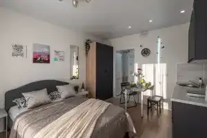 Uyutnaya Studiya ryadom s metro Filatov Lug Apartments, Kartmazovo