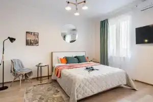 Dizaynerskaya prostornaya studiya v Luchah Apartments, Peredelkino