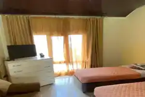 -studiya na Fiolente s otdelnymi krovatyami Apartments, Sevastopol