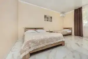 Chetyryohmestnyy nomer standart Apartments, Alakhadzi