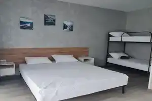 Chetyryohmestnyy nomer standart s vidom na gory Apartments, Alakhadzi