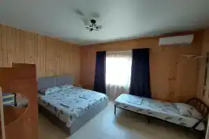 Semeynyy nomer s kuhney i otdelnym vhodom Cottage, Alakhadzi