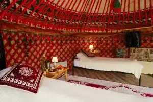 Standartnyy dvuhmestnyy s dvumya razdelnymi krovatyami s vidom na gory Cottage, Ton