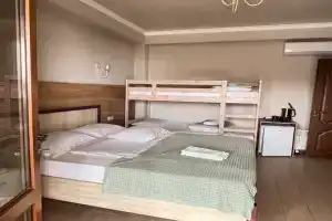Chetyryohmestnyy nomer standart s vidom na more Apartments, Novyjj Afon