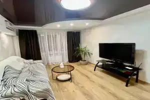 Otlichnaya 2-komnatnaya v tsentre, more ryadom Apartments, Mariupol