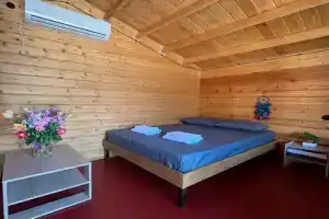 Dom kottedzh chetyryohmestnyy Cottage, Candripsh