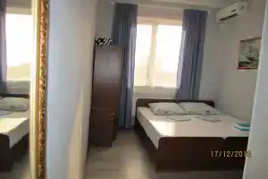 Komnata 2h mestnaya s dopolnitelnym mestom s 1 bolshoy krovatyu i tahtushkoy Guest house, Adler