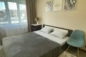 Uyutnaya 2-komnatnaya studiya ryadom s aeroportom Tolmachevo Apartments, Ob'