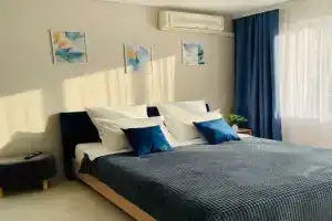 Svetlaya i uyutnaya 1 komnatnaya Apartments