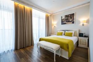 Dvuhmestnyy nomer s 1 krovatyu standart s balkonom i vidom na more Apartments, Adler