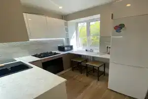 Uyutnaya v tsentre s vodoy 24/7 Apartments, Donetsk