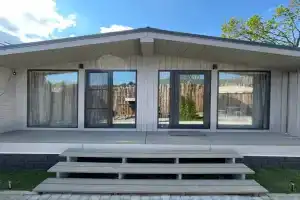 Uyutnyy dizaynerskiy kottedzh s territoriey Cottage, Tula