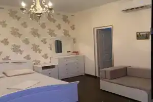 Trehmestnyy uyutnyy nomer s terrasoy Apartments, Novyjj Afon