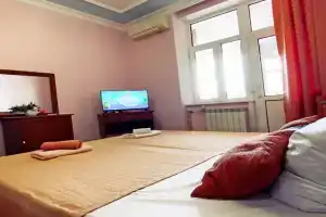 Tryohmestnyy nomer Komfort Apartments, Lazarevskoye