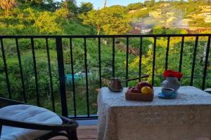 Apartamenty Elizavety II u Mokko plyazha, Thubun