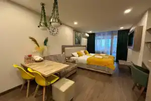 Dvuhmestnyy nomer s 1 krovatyu Delyuks s dzhakuzi Apartments