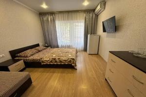 Tryohmestnyy nomer Trehmestnyy standart s balkonom Apartments, Lazarevskoye