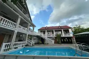 Tryohmestnyy nomer s sobstvennym sanuzlom Apartments, Makhinjauri