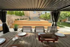 Sovremennaya villa s privatnym basseynom i panoramnym vidom na Ararat, Yerevan