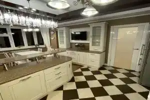 Shikarnaya s dzhakuzi i saunoy Apartments, Krasnogorsk