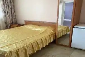 Dvuhmestnyy nomer s 1 krovatyu standart s vidom na gory Apartments, Lazarevskoye