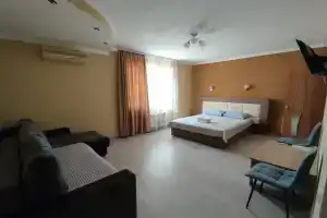 Chetyryohmestnyy nomer lyuks Apartments, Berdyansk